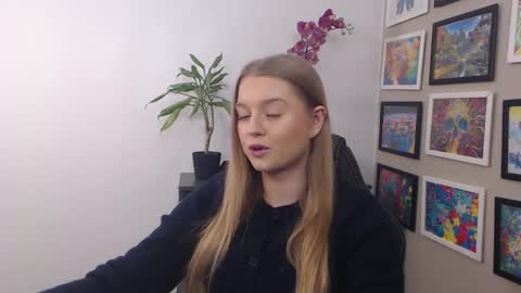 Snapshot of mysteryericax chatting on 01/29/25, 09:33 Erica online show from 01/29/25, 09:33