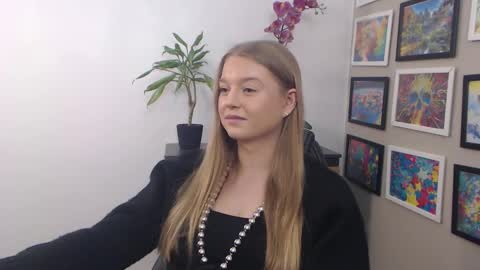 Snapshot of mysteryericax chatting on 01/30/25, 08:01 Erica online show from 01/30/25, 08:01