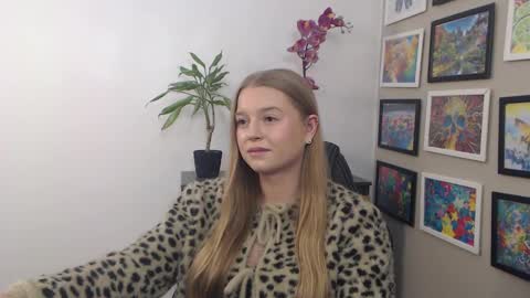 Snapshot of mysteryericax chatting on 02/06/25, 10:37 Erica online show from 02/06/25, 10:37