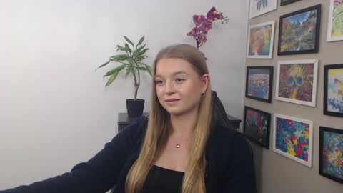 Snapshot of mysteryericax chatting on 02/07/25, 11:12 Erica online show from 02/07/25, 11:12