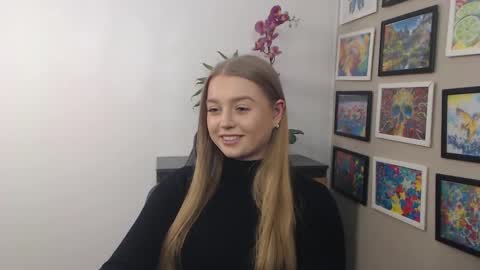 Snapshot of mysteryericax chatting on 02/10/25, 01:33 Erica online show from 02/10/25, 01:33