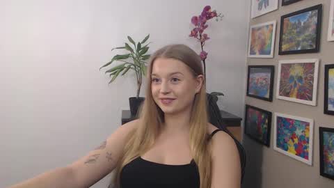 Snapshot of mysteryericax chatting on 02/26/25, 08:15 Erica online show from 02/26/25, 08:15