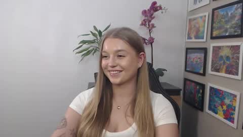 Snapshot of mysteryericax chatting on 03/11/25, 11:23 Erica online show from 03/11/25, 11:23