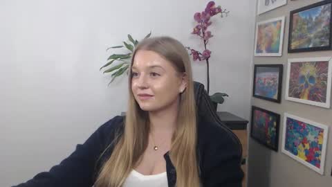 Snapshot of mysteryericax chatting on 03/11/25, 02:29 Erica online show from 03/11/25, 02:29