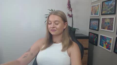 Snapshot of mysteryericax chatting on 09/10/25, 10:04 Erica online show from 09/10/25, 10:04