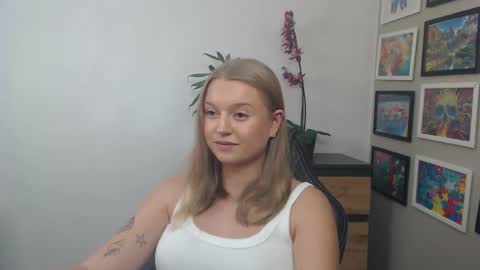 Snapshot of mysteryericax chatting on 09/11/25, 11:21 Erica online show from 09/11/25, 11:21