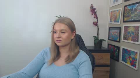 Snapshot of mysteryericax chatting on 09/17/25, 08:16 Erica online show from 09/17/25, 08:16