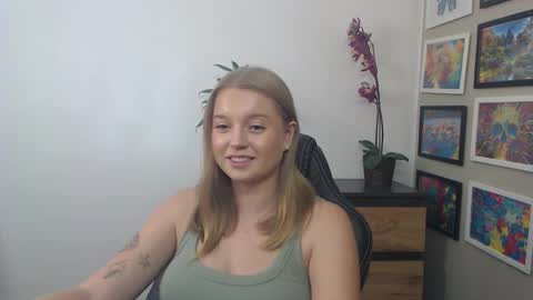Snapshot of mysteryericax chatting on 09/18/25, 10:06 Erica online show from 09/18/25, 10:06