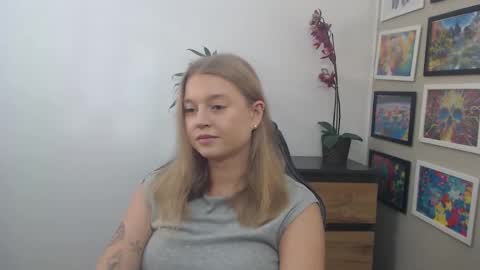 Snapshot of mysteryericax chatting on 09/22/25, 10:06 Erica online show from 09/22/25, 10:06