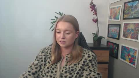 Snapshot of mysteryericax chatting on 09/23/25, 12:19 Erica online show from 09/23/25, 12:19