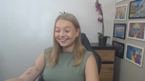 Snapshot of mysteryericax chatting on 09/26/25, 09:57 Erica online show from 09/26/25, 09:57