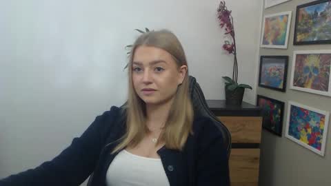 Snapshot of mysteryericax chatting on 09/27/25, 09:03 Erica online show from 09/27/25, 09:03