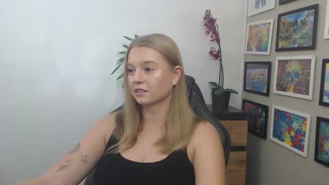 Snapshot of mysteryericax chatting on 10/07/25, 08:00 Erica online show from 10/07/25, 08:00