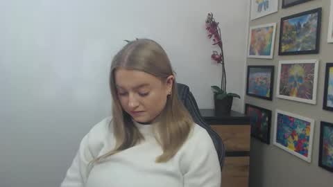 Snapshot of mysteryericax chatting on 10/09/25, 08:01 Erica online show from 10/09/25, 08:01