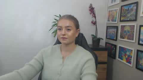 Snapshot of mysteryericax chatting on 10/13/25, 08:03 Erica online show from 10/13/25, 08:03