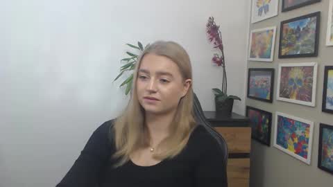 Snapshot of mysteryericax chatting on 10/14/25, 08:04 Erica online show from 10/14/25, 08:04
