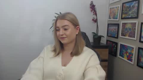 Snapshot of mysteryericax chatting on 10/17/25, 07:22 Erica online show from 10/17/25, 07:22