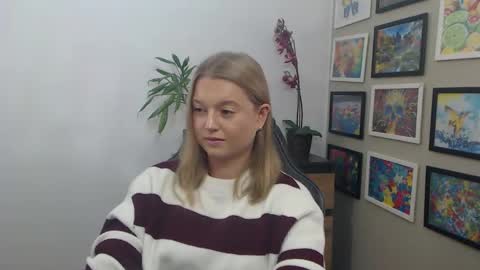 Snapshot of mysteryericax chatting on 10/24/25, 07:49 Erica online show from 10/24/25, 07:49