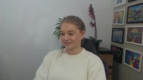 Erica online show from 12/01/25, 09:14