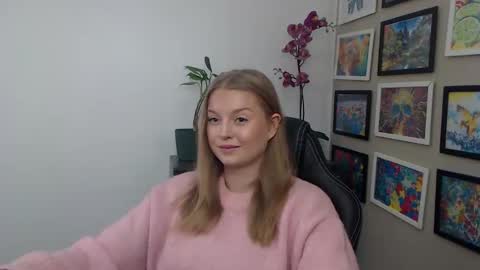 Erica online show from 04/12/26, 09:14