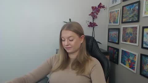 Snapshot of mysteryericax chatting on 04/21/26, 07:47 Erica online show from 04/21/26, 07:47