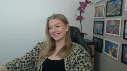 Snapshot of mysteryericax chatting on 04/26/26, 10:24 Erica online show from 04/26/26, 10:24