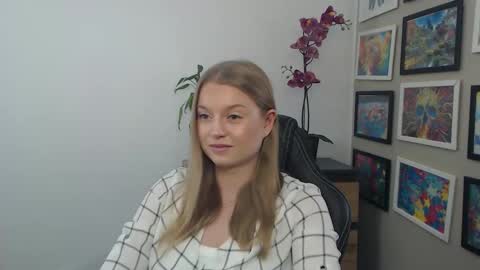 Snapshot of mysteryericax chatting on 04/28/26, 11:37 Erica online show from 04/28/26, 11:37
