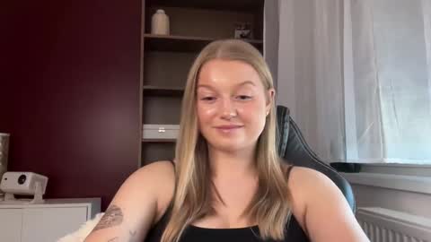 Snapshot of mysteryericax chatting on 05/18/26, 01:50 Erica online show from 05/18/26, 01:50