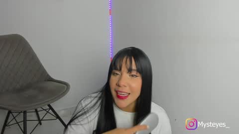 Snapshot of mysteyes chatting on 01/08/25, 02:25 Elena online show from 01/08/25, 02:25