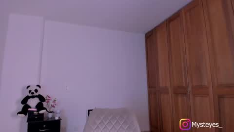 Snapshot of mysteyes chatting on 02/25/25, 01:30 Elena online show from 02/25/25, 01:30