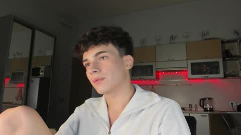 Snapshot of mystic_evan chatting on 09/16/25, 04:08 Evan Brown online show from 09/16/25, 04:08