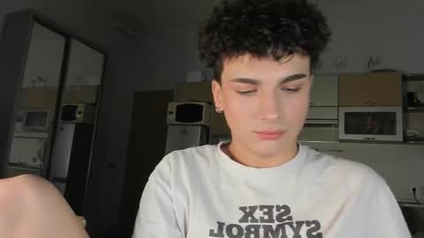 Snapshot of mystic_evan chatting on 09/17/25, 12:18 Evan Brown online show from 09/17/25, 12:18