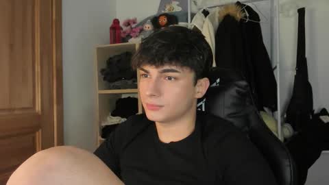 Snapshot of mystic_evan chatting on 10/15/25, 02:17 Evan Brown online show from 10/15/25, 02:17