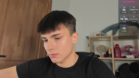 Snapshot of mystic_evan chatting on 11/26/25, 10:22 Evan Brown online show from 11/26/25, 10:22