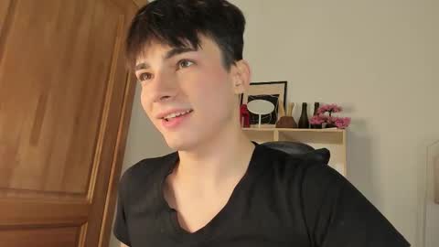 Snapshot of mystic_evan chatting on 12/17/25, 07:53 Evan Brown online show from 12/17/25, 07:53