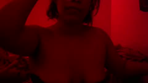 Snapshot of mystic_mika chatting on 01/04/25, 03:40 Mika online show from 01/04/25, 03:40