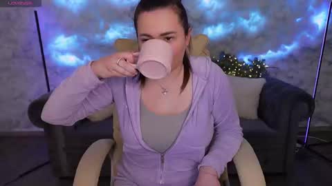 Snapshot of mysticlovee_ chatting on 02/05/25, 07:39 L O V E online show from 02/05/25, 07:39