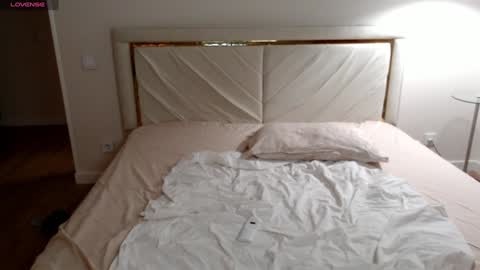 mysticsirenn online show from 02/03/25, 09:08