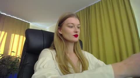 Snapshot of mysticvenus_ chatting on 10/25/25, 10:34 mysticvenus_ online show from 10/25/25, 10:34