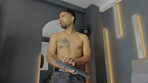 Snapshot of mystrongsubmissive chatting on 11/09/25, 12:25 mystrongsubmissive online show from 11/09/25, 12:25