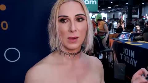 Snapshot of mzjadenyxxx chatting on 10/25/25, 01:02 Jade Nyxxx online show from 10/25/25, 01:02