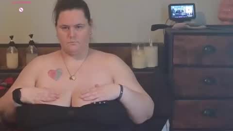 Snapshot of mzjuicybootay2169 chatting on 10/10/25, 07:57 Mzjuicybootay online show from 10/10/25, 07:57