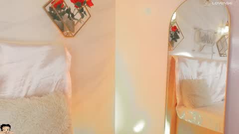 naamah_b online show from 09/26/25, 02:10