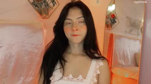 naamah_b online show from 10/25/25, 01:51