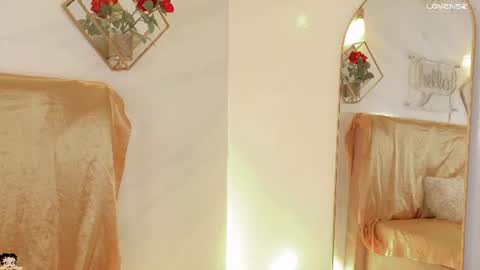 naamah_b online show from 06/12/26, 02:38