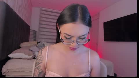Snapshot of naath_ chatting on 04/12/26, 12:04 anny online show from 04/12/26, 12:04