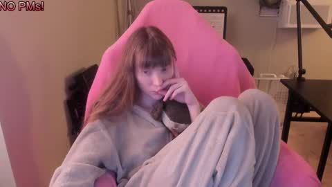 Snapshot of nacmar chatting on 10/08/25, 08:23 Natalie Marlo online show from 10/08/25, 08:23