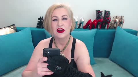 Snapshot of nadiafemdom chatting on 05/15/26, 07:54 NadiaFemDom online show from 05/15/26, 07:54