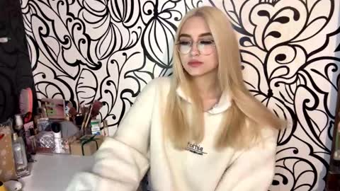 Snapshot of nadiaknake chatting on 02/05/26, 07:29 Katrin online show from 02/05/26, 07:29