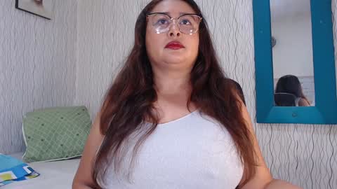 Snapshot of nadiawhite_ chatting on 12/17/24, 10:44 Nadia online show from 12/17/24, 10:44